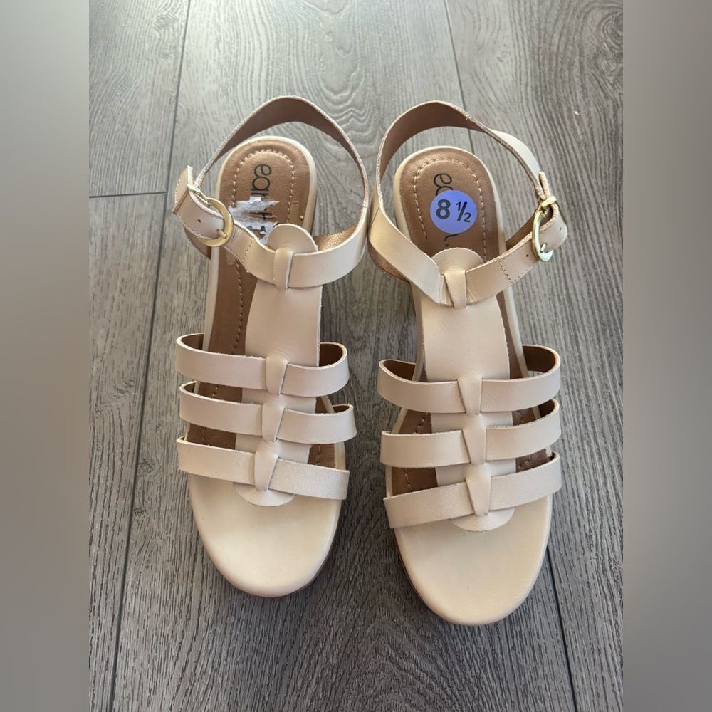 Earth Tan Sandals with Gold Accent NWOT